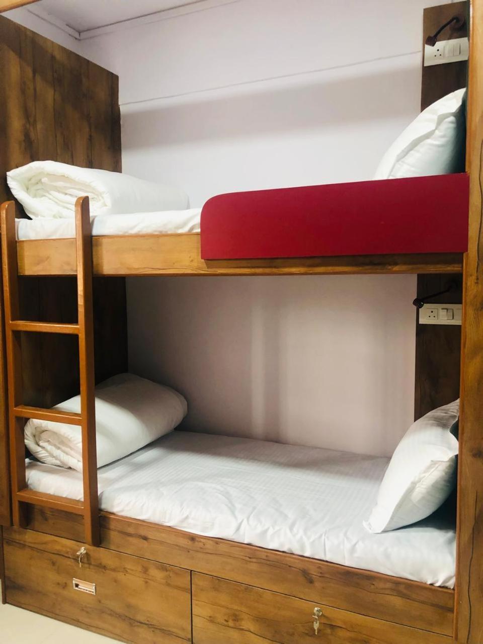 Everest Stays Rooms And Dormitory มุมไบ ภายนอก รูปภาพ