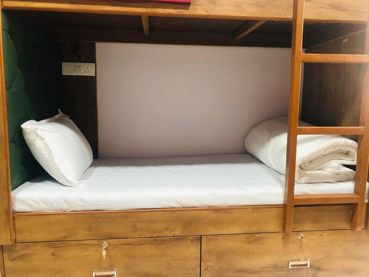 Everest Stays Rooms And Dormitory มุมไบ ภายนอก รูปภาพ