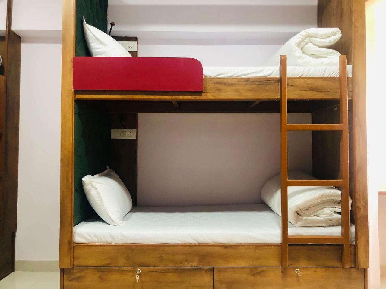 Everest Stays Rooms And Dormitory มุมไบ ภายนอก รูปภาพ