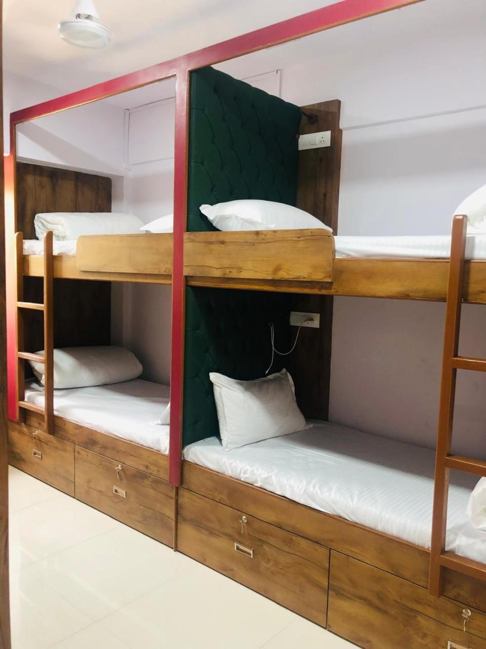 Everest Stays Rooms And Dormitory มุมไบ ภายนอก รูปภาพ